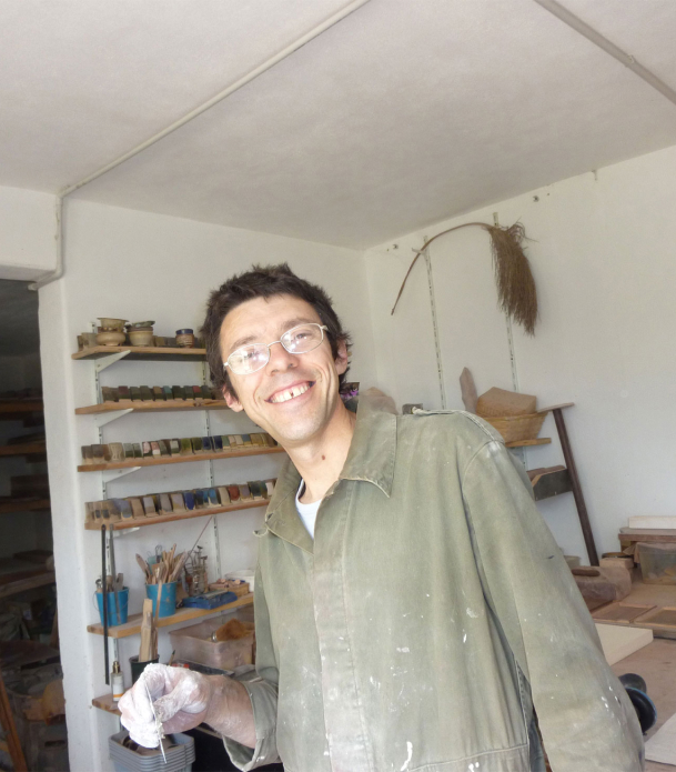 Pascal Marc artisan céramiste à Saint Quentin la Poterie dans le Gard