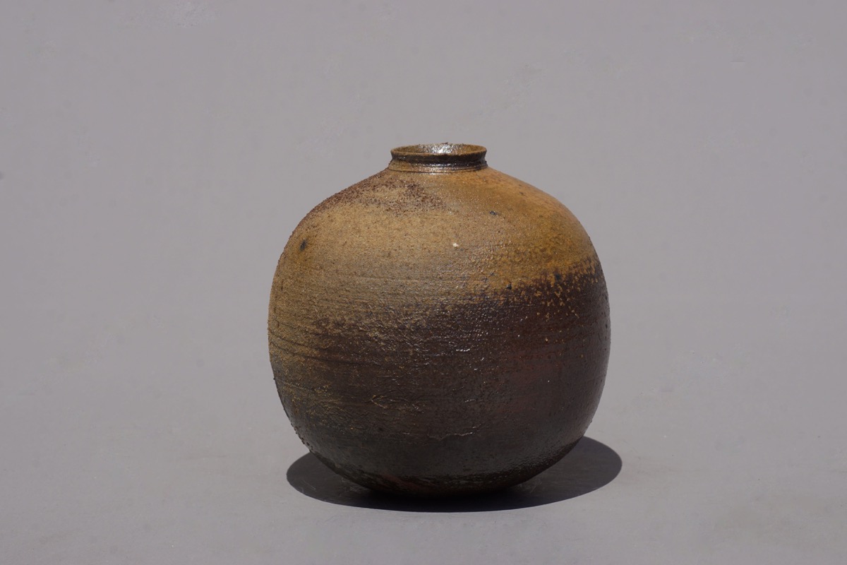 Vase en grès de St Amand en Puysaie impacté de cendre de bois